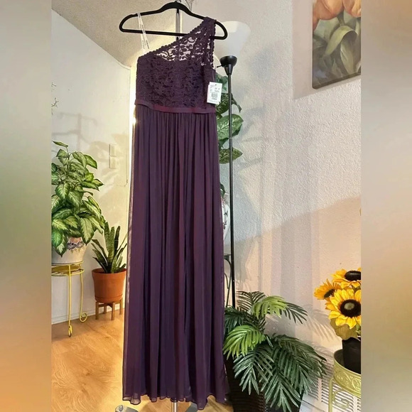 David’s Bridal body lace plum dress size 4 - Picture 3 of 16